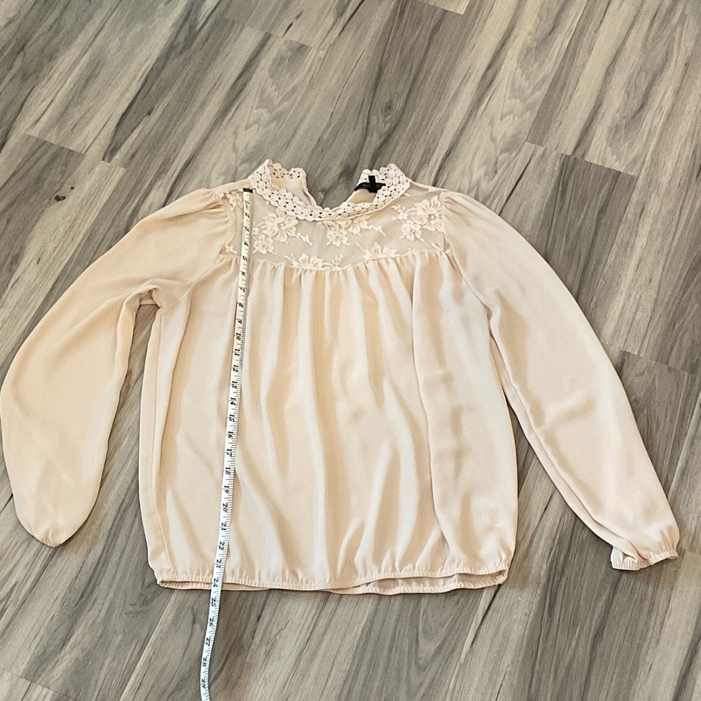 BCBGMaxAzria Cream Floral Lace Blouse Size M Excellent Condition - Picture 8 of 9